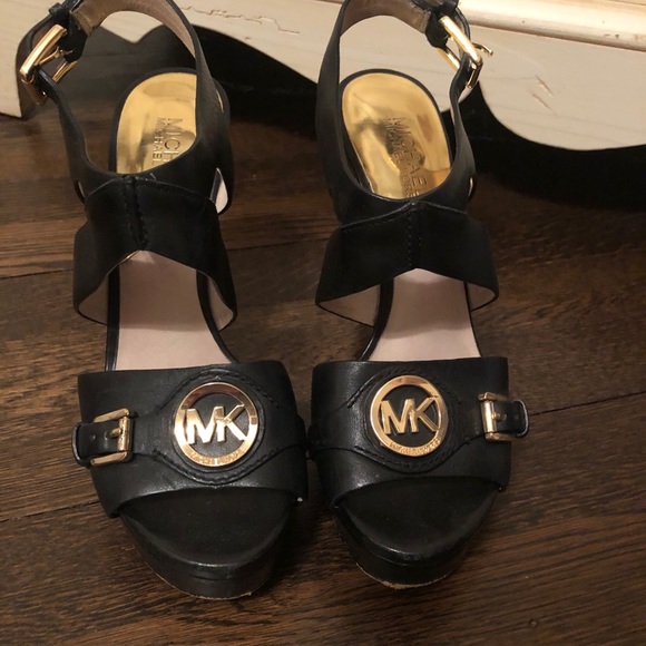 7.5 Michel Kors black Pump Sandals - Picture 2 of 8